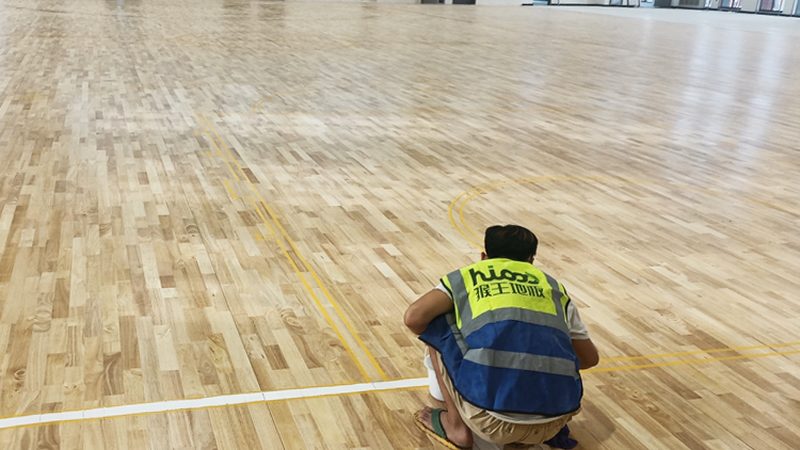 地板安装费用主要包括以下几部分：